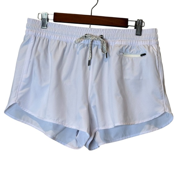 Vuori Pants - (Sold) Vuori Clementine Short 2.0 White 2.5” Inseam Women’s Size XL